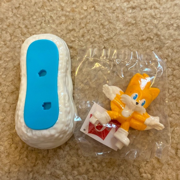 (8) McDonald’s Toys (All expect Sonic 2 toy 4 are in OG packaging) - Picture 16 of 16